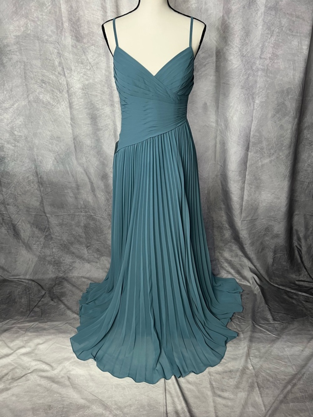 Azazie NWT Vini Bermuda A-Line V-Neck Pleated Chiffon Dress